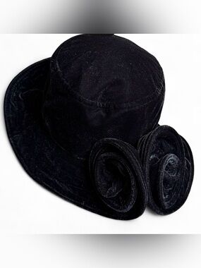 Vintage Black Velvet Floral Bucket 👒